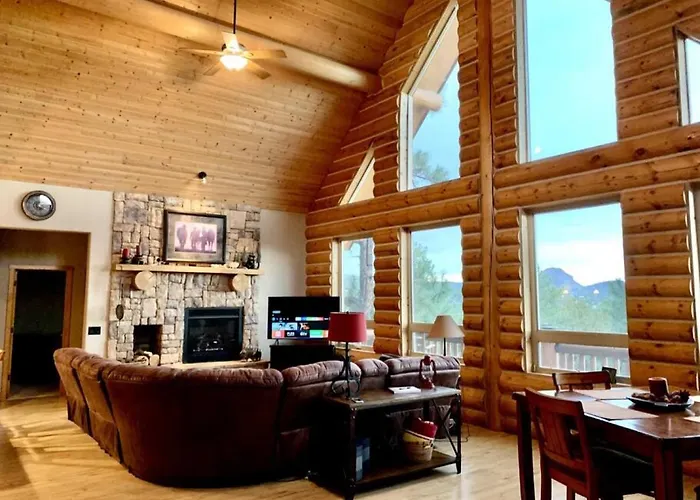 Chalet Hilltop Chalet- Stunning Views 3mi From Downtown *