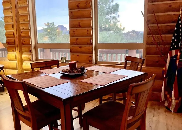 Hilltop Chalet- Stunning Views 3mi From Downtown Chalet *