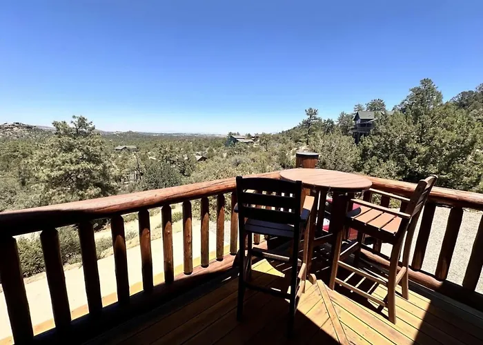 Hilltop Chalet- Stunning Views 3mi From Downtown Chalet