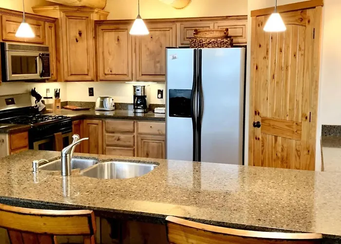 Hilltop Chalet- Stunning Views 3mi From Downtown Chalet *