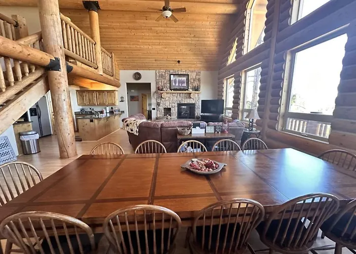 Chalet Hilltop Chalet- Stunning Views 3mi From Downtown *