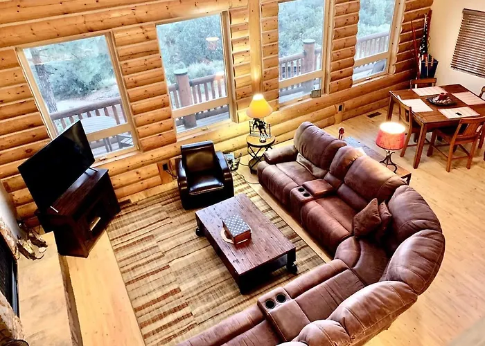 Hilltop Chalet- Stunning Views 3mi From Downtown Chalet