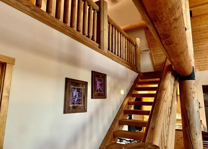 Chalet Hilltop Chalet- Stunning Views 3mi From Downtown