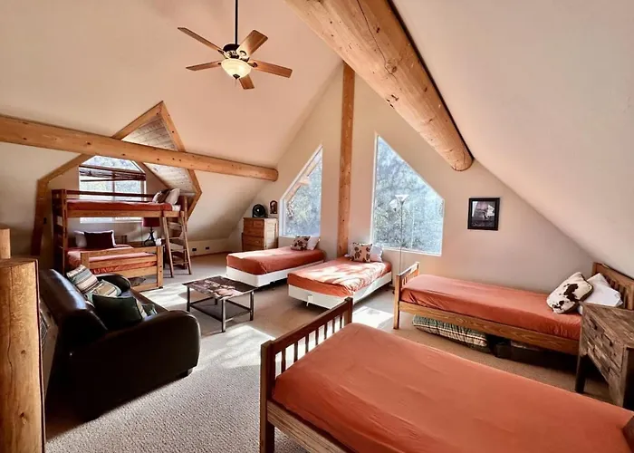 Chalet Hilltop Chalet- Stunning Views 3mi From Downtown *