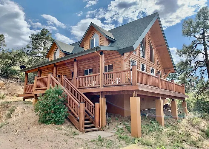 Hilltop Chalet- Stunning Views 3mi From Downtown Chalet