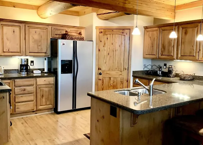 Hilltop Chalet- Stunning Views 3mi From Downtown